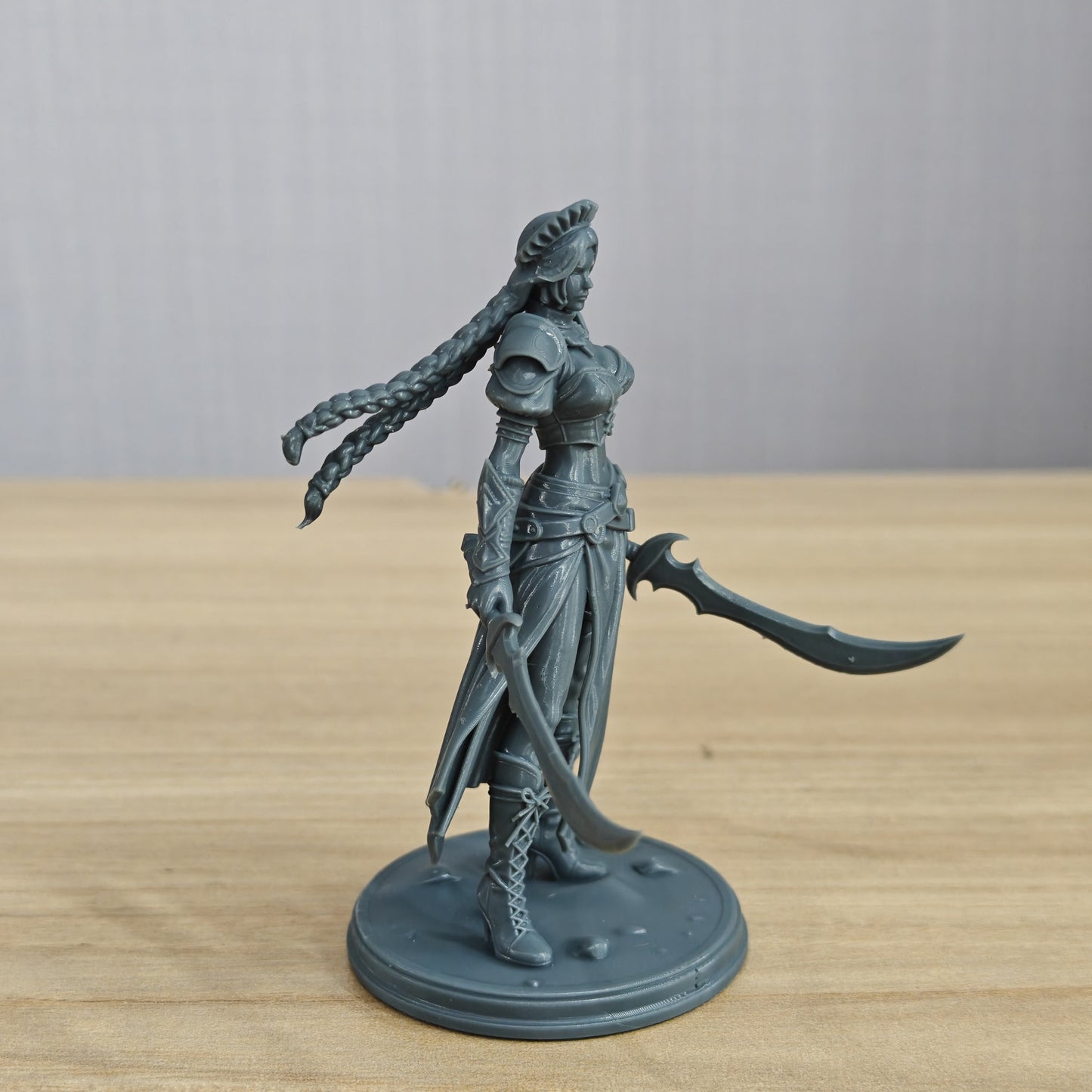 MRY-SFW LYTR1350 Desert Silver Blade Female Warrior 3D Printed Figure Model