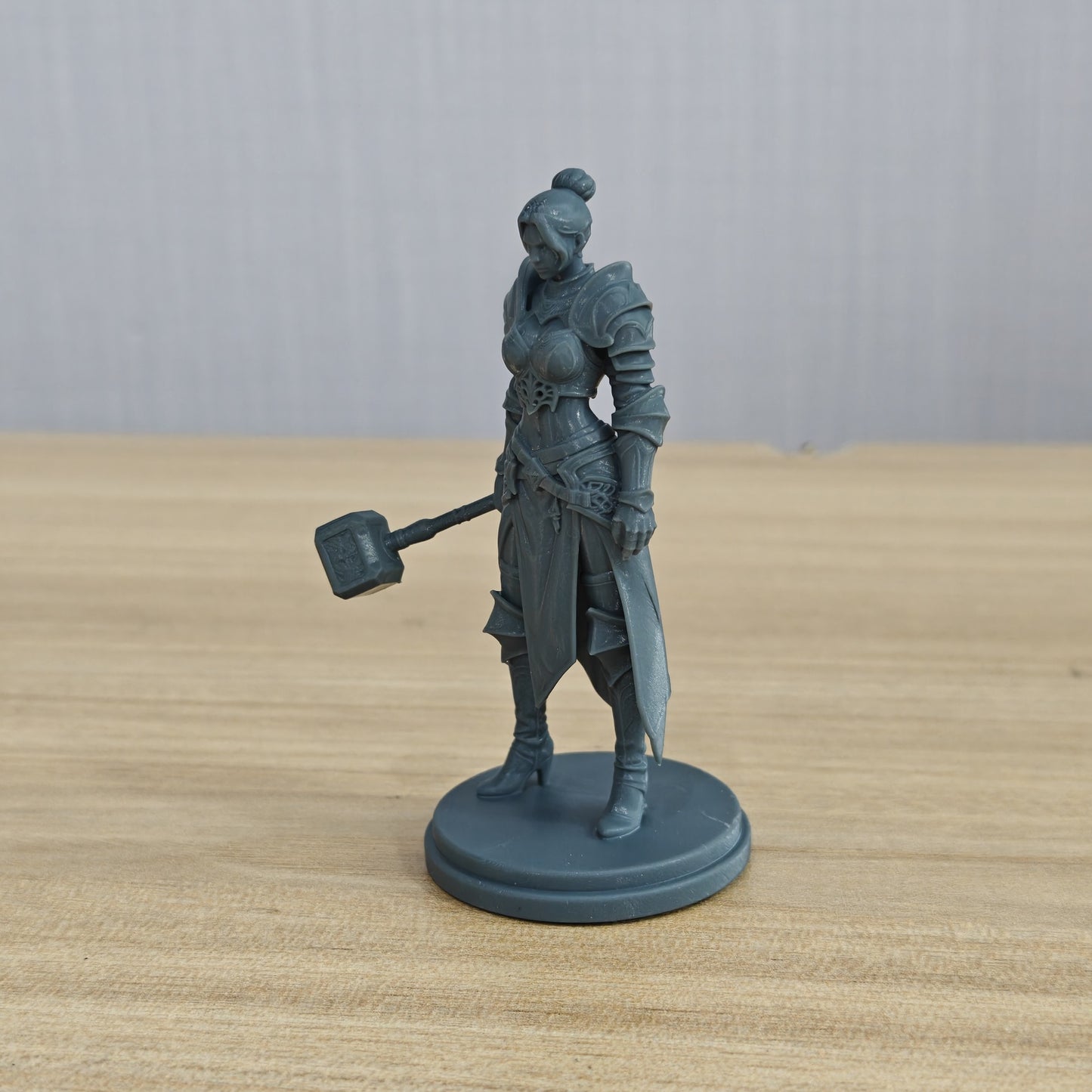 MRY-SFW LYTR1353 Gilt Pattern Holy Hammer Fantasy Female Knight 3D Printed Figure Model