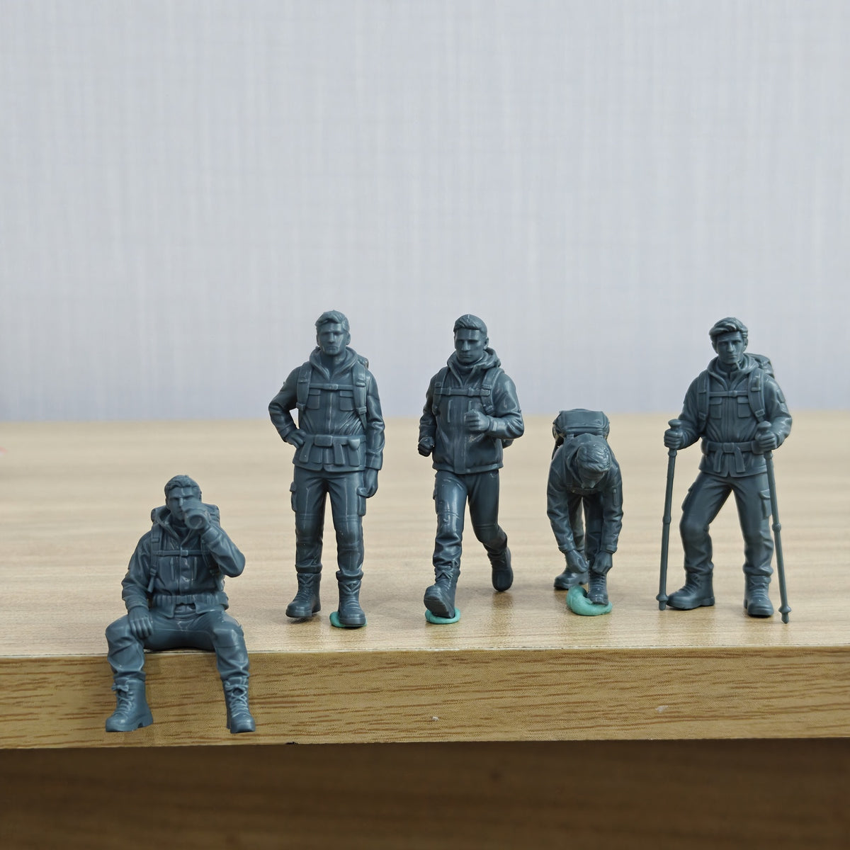Ultra-Realistic Mountain Climber Resin Figurines Set of 5 ¨C Dynamic Poses with Professional Gear Details. Perfect for Outdoor Adventure Displays & Enthusiast Collections 1set MRY-SFW LYTR003