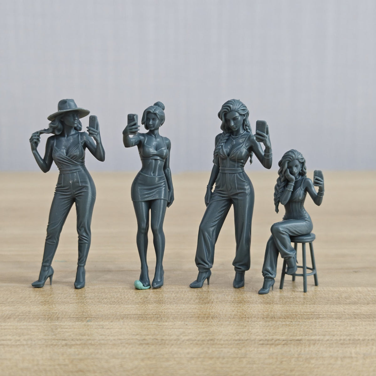 Selfie Woman Character Modern Model 4 pcs MRY-SFW LYTR942