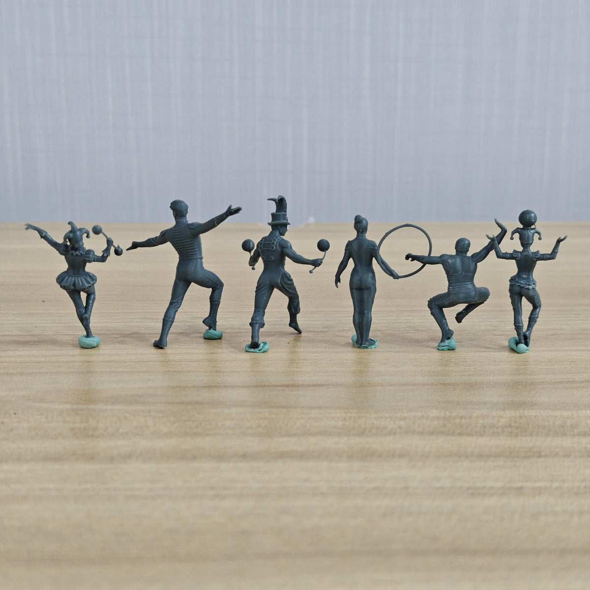 Circus Extravaganza Hexad 6-Figure Set, Acrobat Clown, DIY Paintingation Miniature Car Diorama Figures Scene Props Accessories Resin MRY-SFW LYTR416