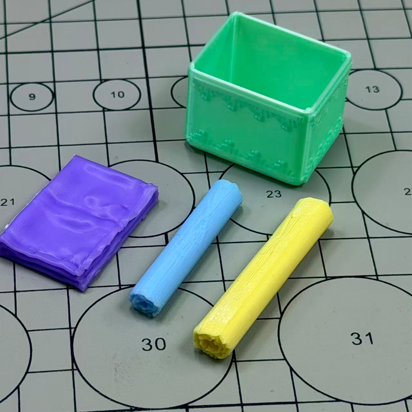 RHF304 Vintage Sewing Storage Box Mint Green Retro Sewing Thread Storage Box (with Fabric Rolls) Miniature Scene Model