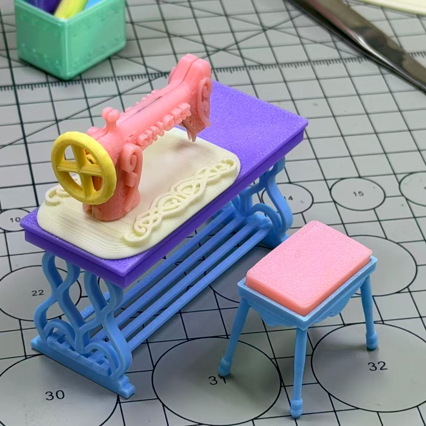 RHF298 Sewing Machine Desk and Chair Set Original Retro Sewing Table Dreamy Mini Sewing Machine & Chair Set