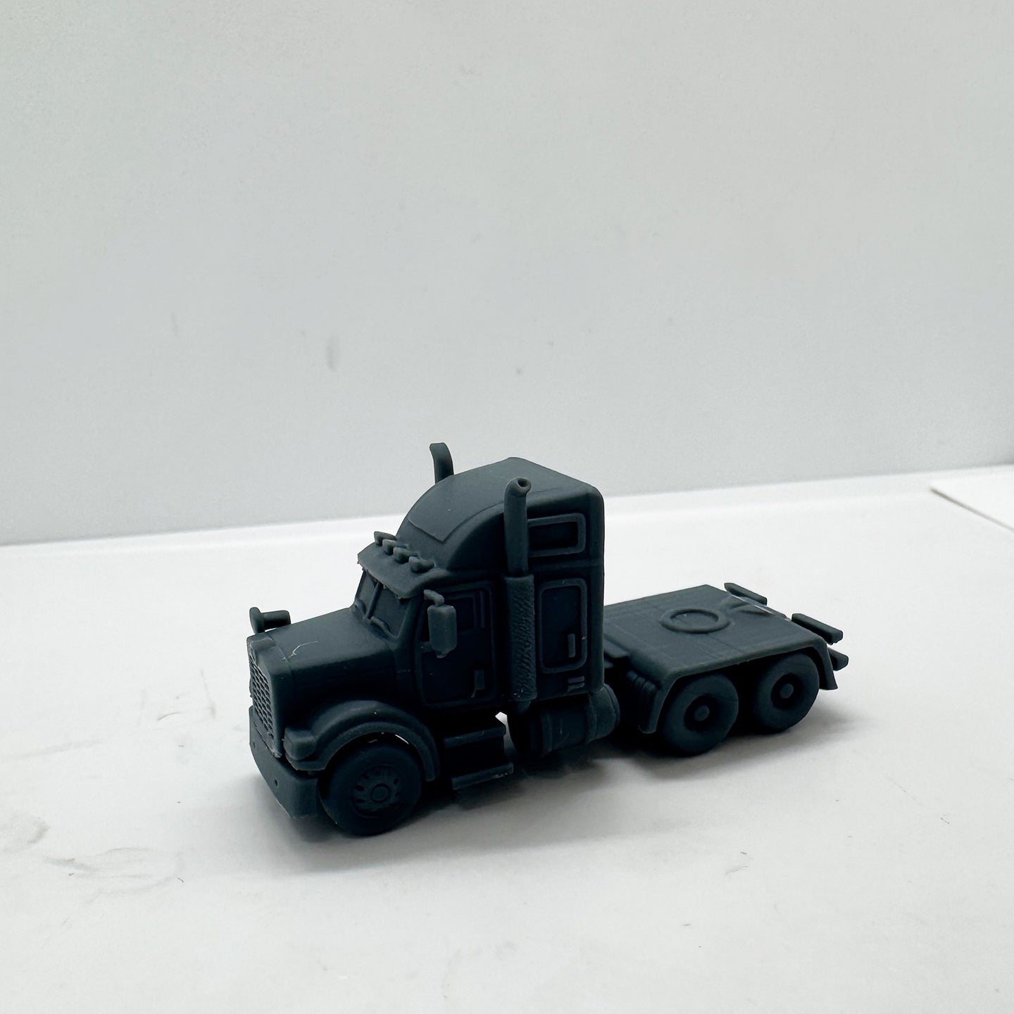 LYTS156 3D Printed American Heavy-Duty Truck - Large Truck Miniature Model for Dioramas & Collection Displays