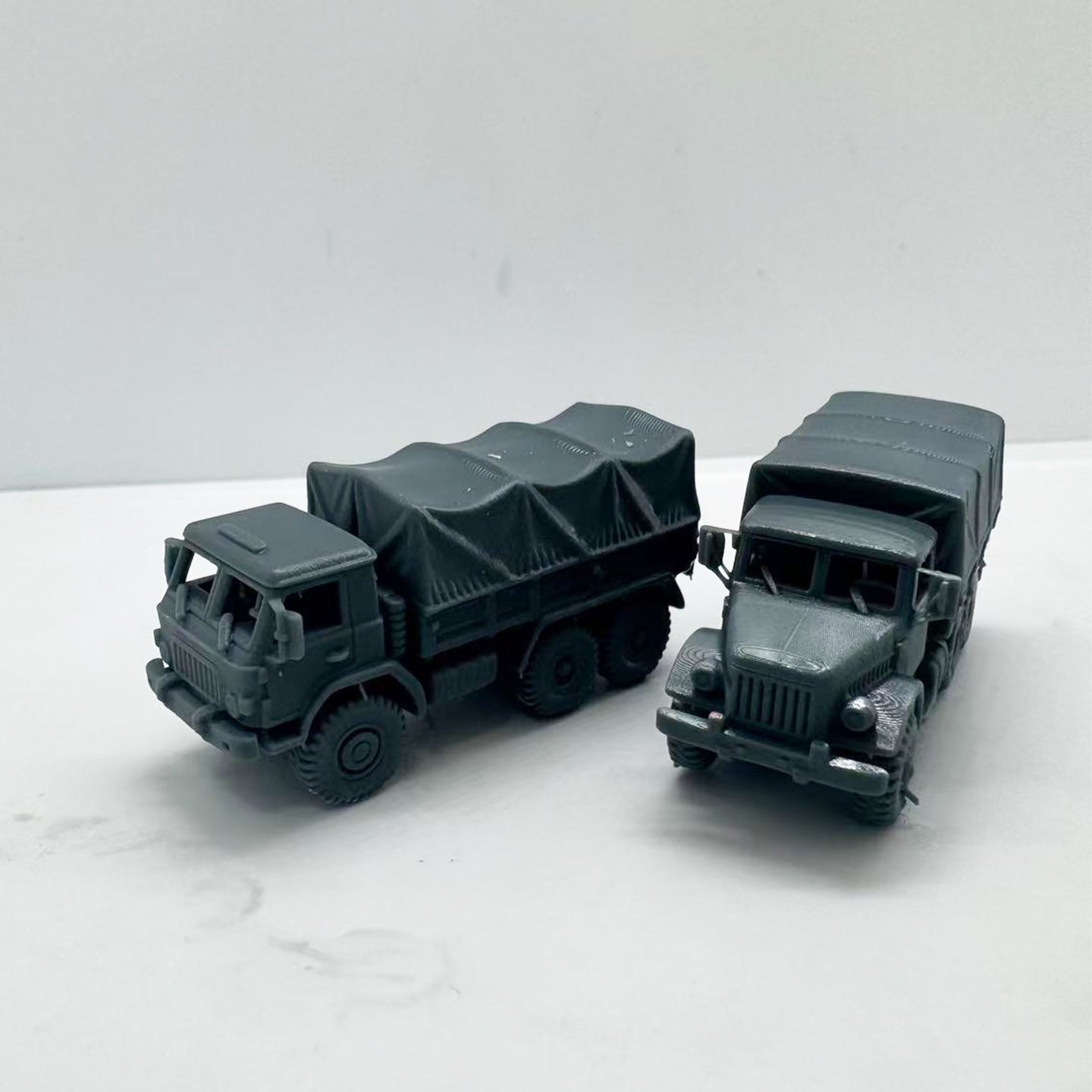 LYTS154 3D Printed Q-Style Military Canvas Truck Retro Army Vehicle Miniature Model for Dioramas Collection Displays
