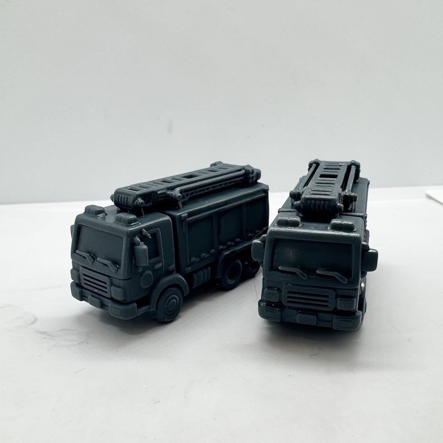 LYTS161 3D Printed Fire Truck Miniature Model Rescue Vehicle Decor for Dioramas Collection Displays