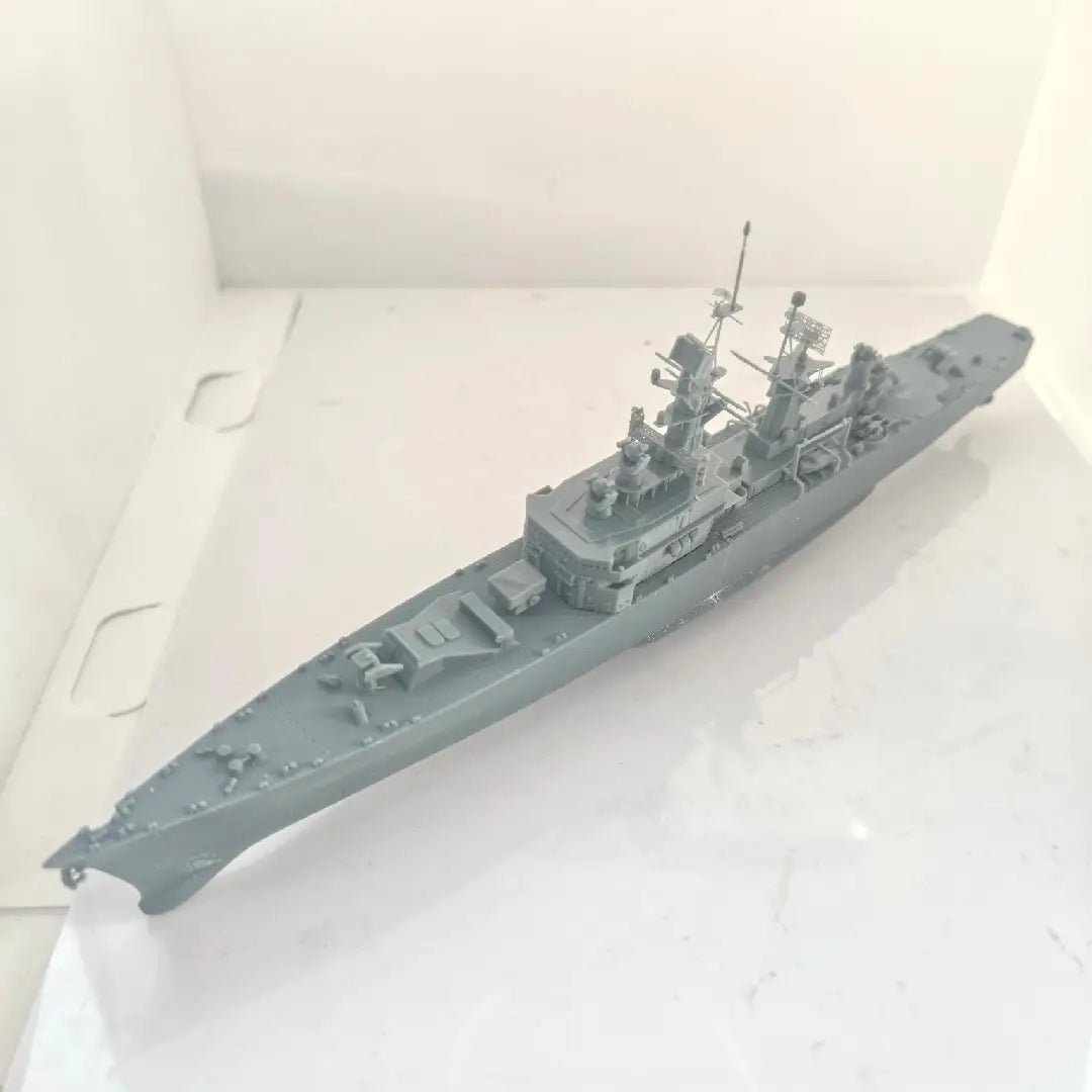SSC164 Military Model USS Leahy Class Cruiser 1968 Water Line