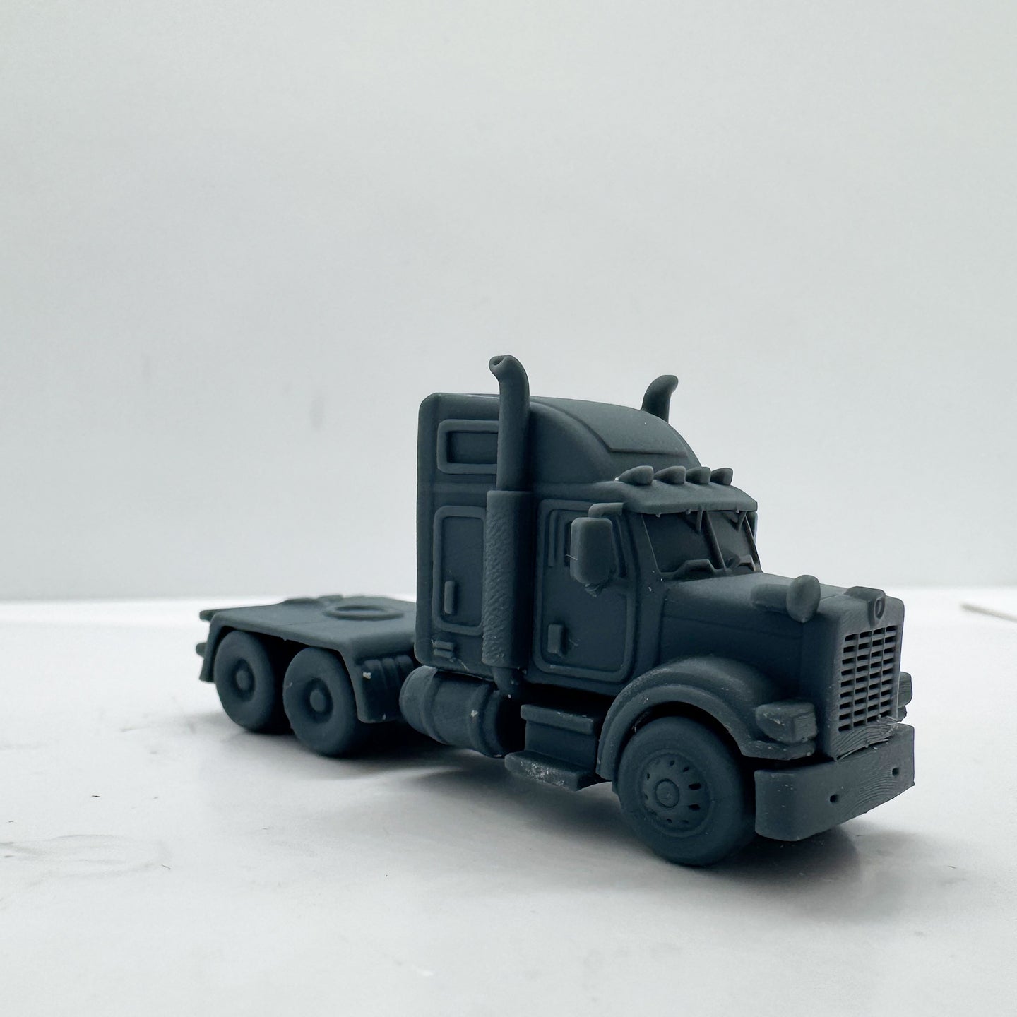 LYTS156 3D Printed American Heavy-Duty Truck - Large Truck Miniature Model for Dioramas & Collection Displays