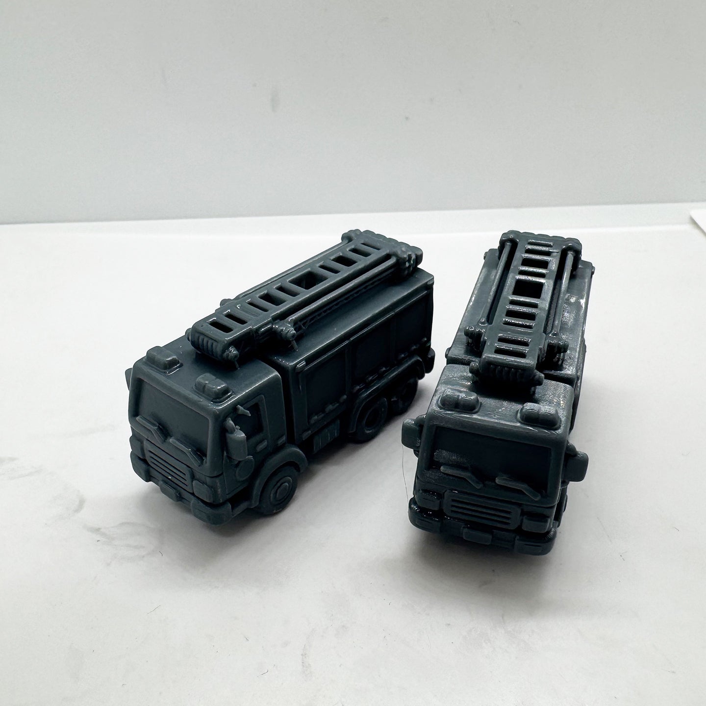 LYTS161 3D Printed Fire Truck Miniature Model Rescue Vehicle Decor for Dioramas Collection Displays
