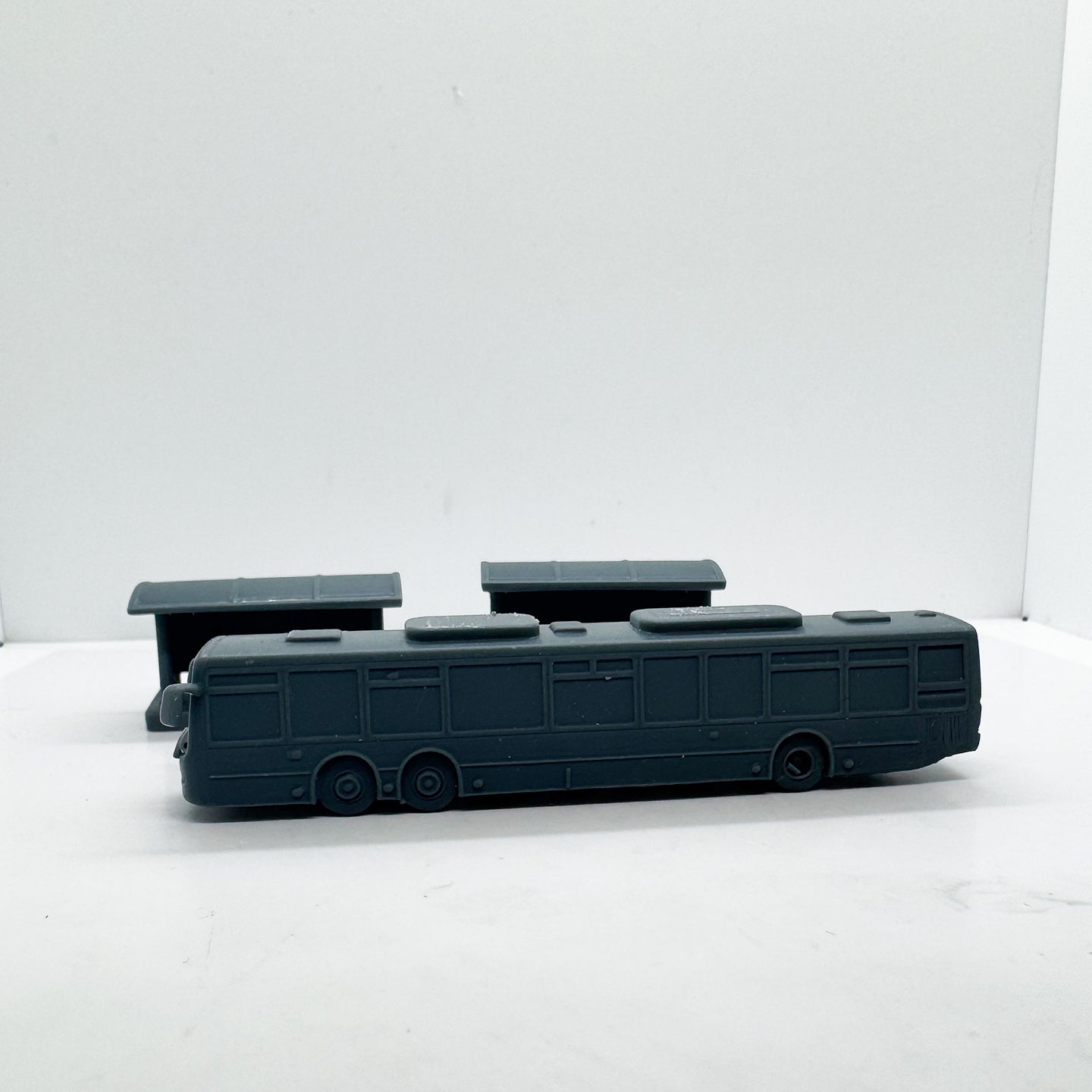 MRY-SFW LYTS116 3D Printed City Bus with Bus Stops Miniature Urban Transit Scene Model for Diorama Builders Collectors or Desktop Decor