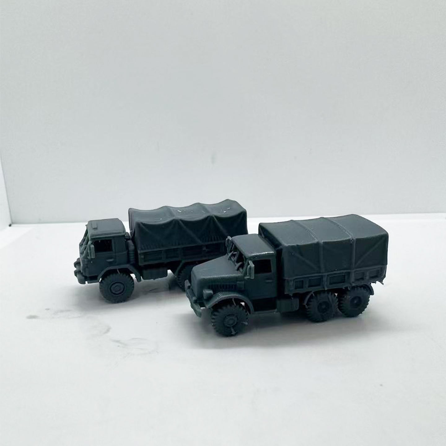 LYTS154 3D Printed Q-Style Military Canvas Truck Retro Army Vehicle Miniature Model for Dioramas Collection Displays