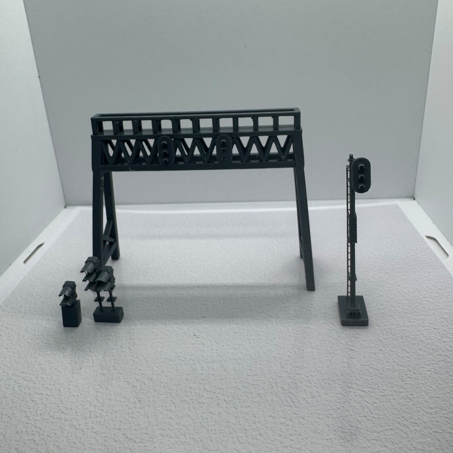 LYTS097  3D Printed Model Kit Model Railway Scenery Dwarf Block Signal And Bridge Set