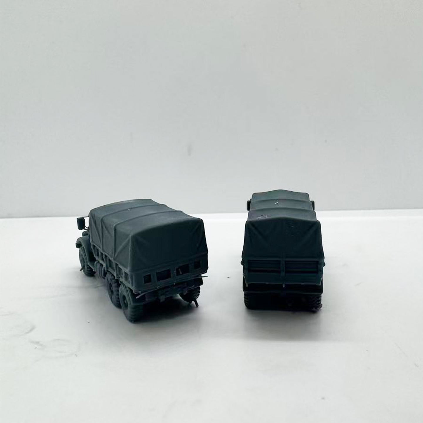 LYTS154 3D Printed Q-Style Military Canvas Truck Retro Army Vehicle Miniature Model for Dioramas Collection Displays