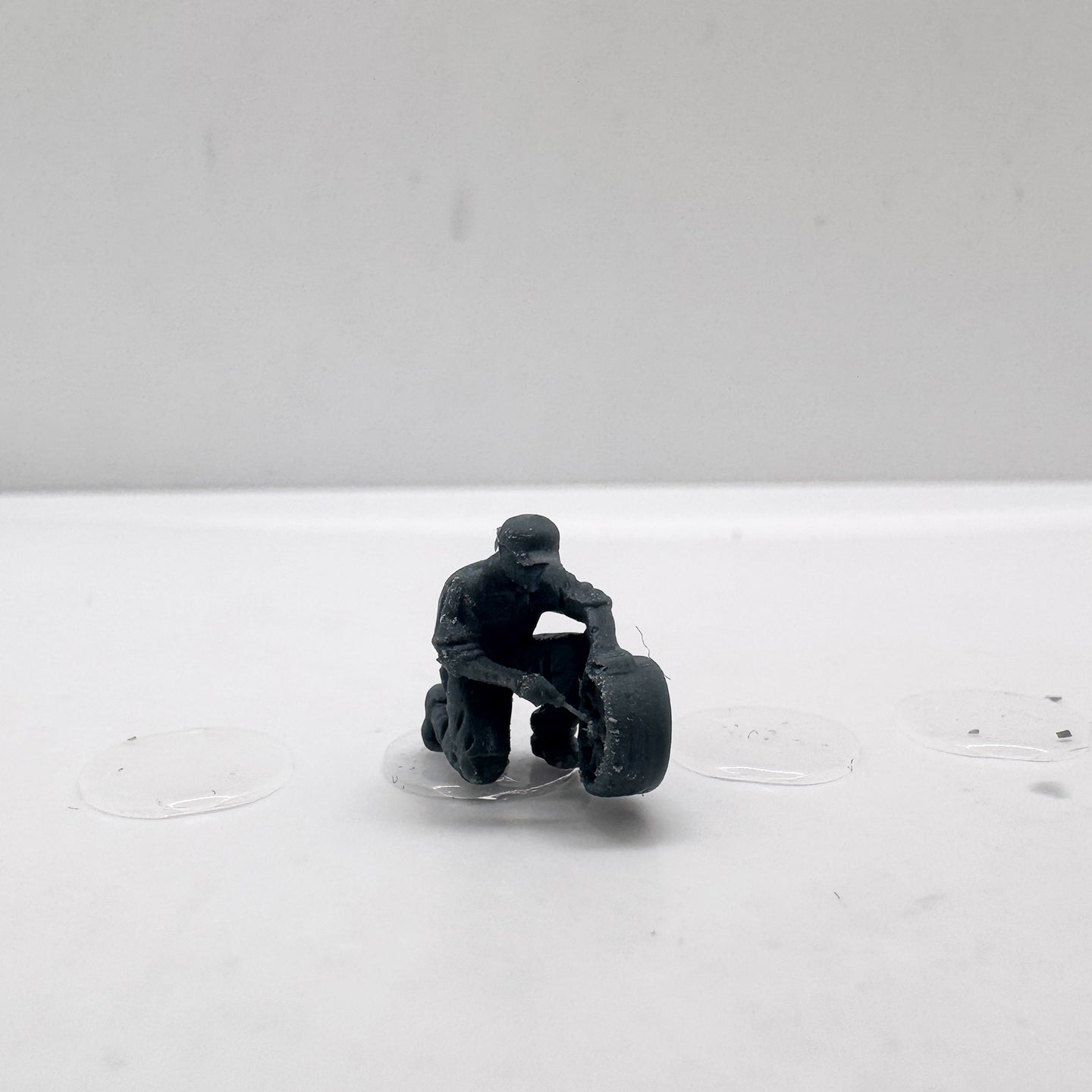MRY-SFW LYTS139 3D Printed Auto Mechanic 3pcs Figures High Detail Repair Technician Models (with Tire & Tool) for Diorama Collection HO Scale