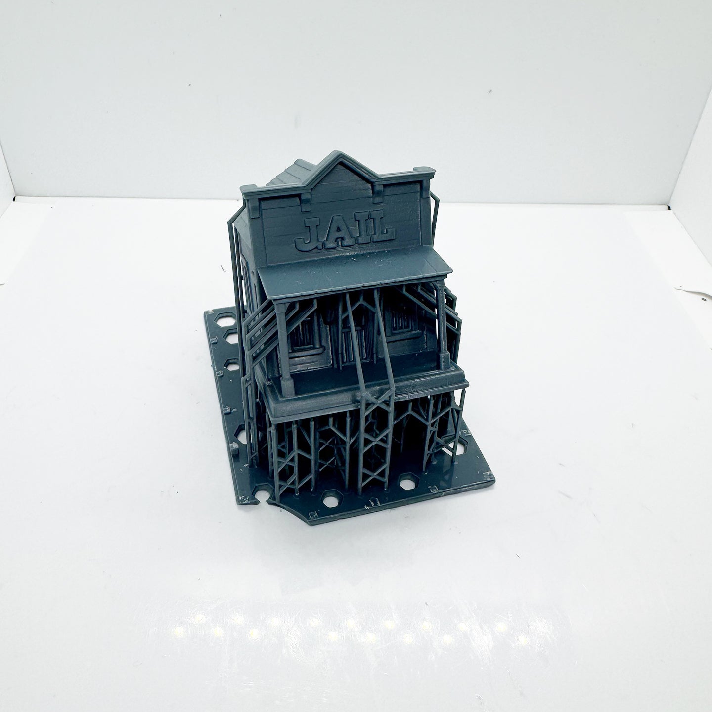 MRY-SFW LYTS118 Vintage Western Jail Building 3D Printed Retro Old West Prison Miniature for Diorama Builders Western Theme Enthusiasts or Desktop Decor