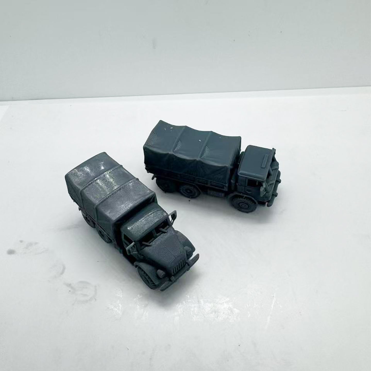 LYTS154 3D Printed Q-Style Military Canvas Truck Retro Army Vehicle Miniature Model for Dioramas Collection Displays