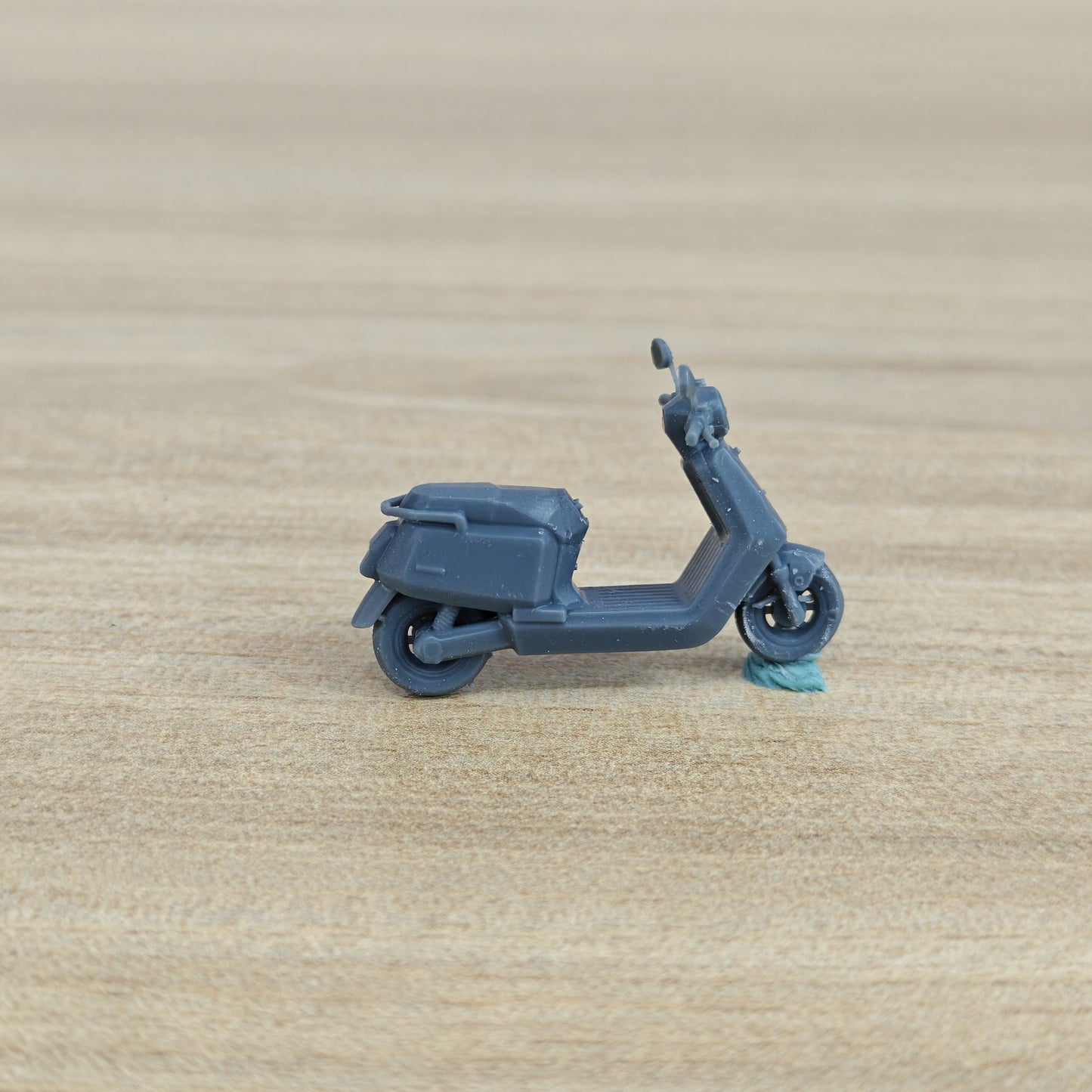MRY-SFW LYTA563 Low Poly Style Retro Scooter Motorcycle Model