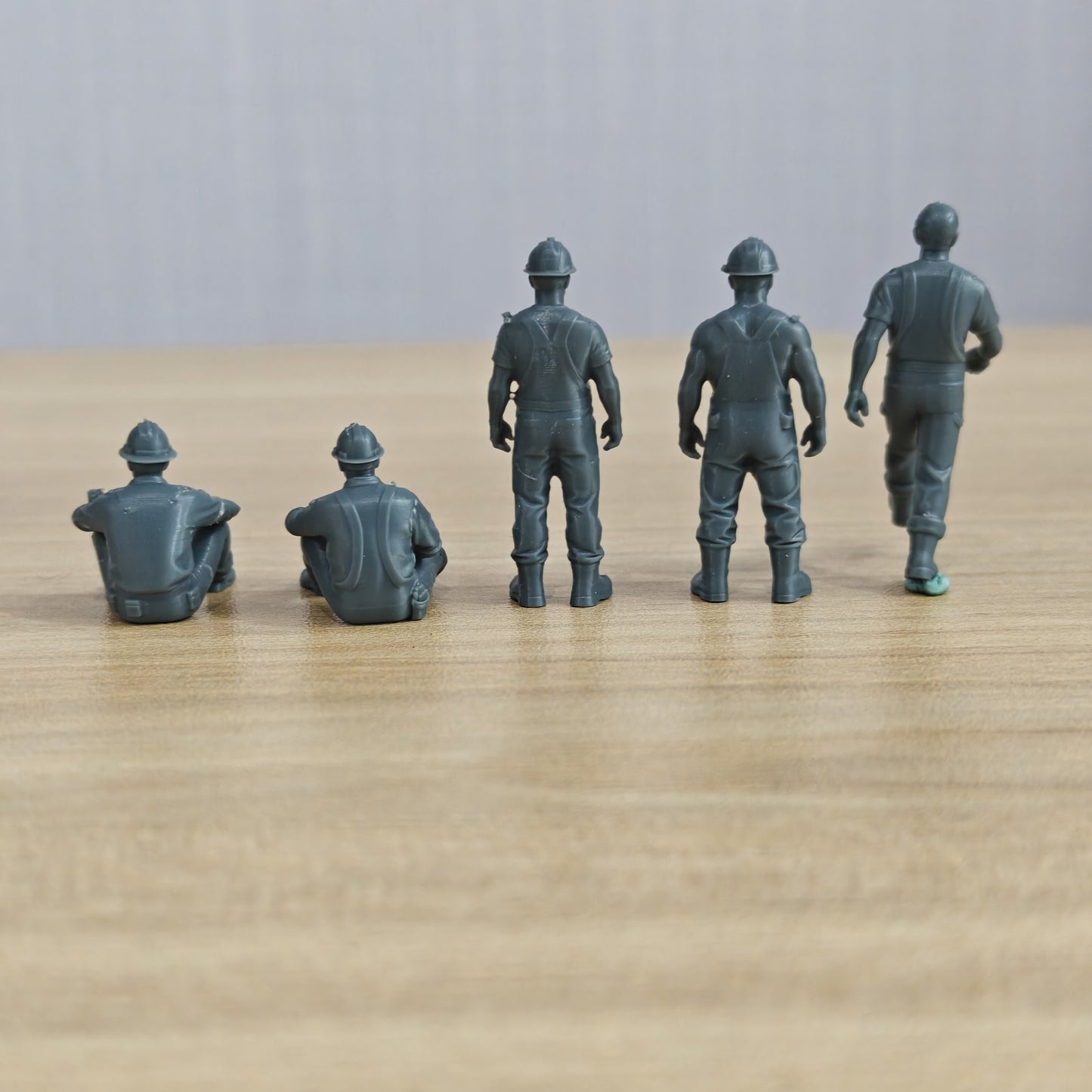 Yao's Studio LYTR305 Unpainted Worker Miniatures 5-Pack | For Diorama, Hobby Painting & Scene Props Miniatures Diorama Resin Figures