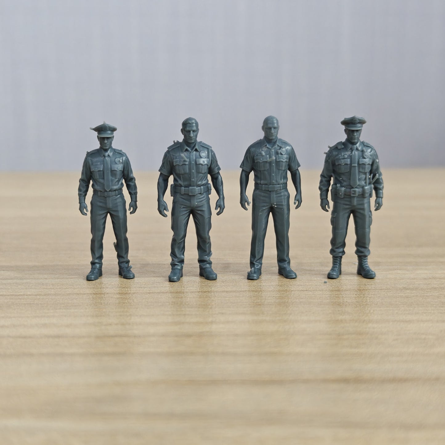 MRY-SFW LYTR367  Police Officers 4-Pack, Ideal, Tabletop Games Painting Miniature Car Diorama Figures Scene Props Accessories Resin