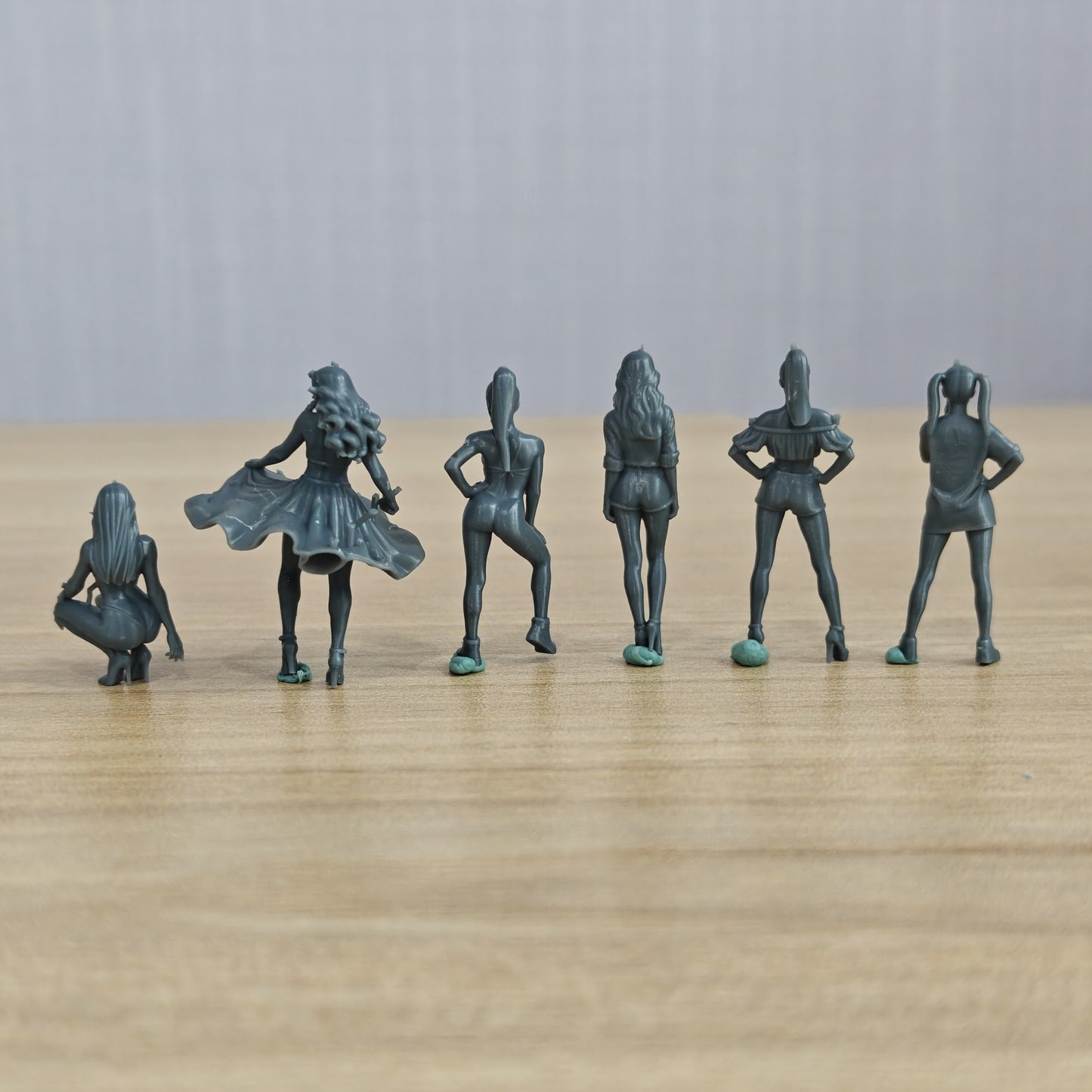 MRY-SFW LYTR638 Modern Sexy Hot Girl Style Young Female Multi-Pose Six-Person Set Miniature Car Diorama Figures Scene Props Accessories Resin