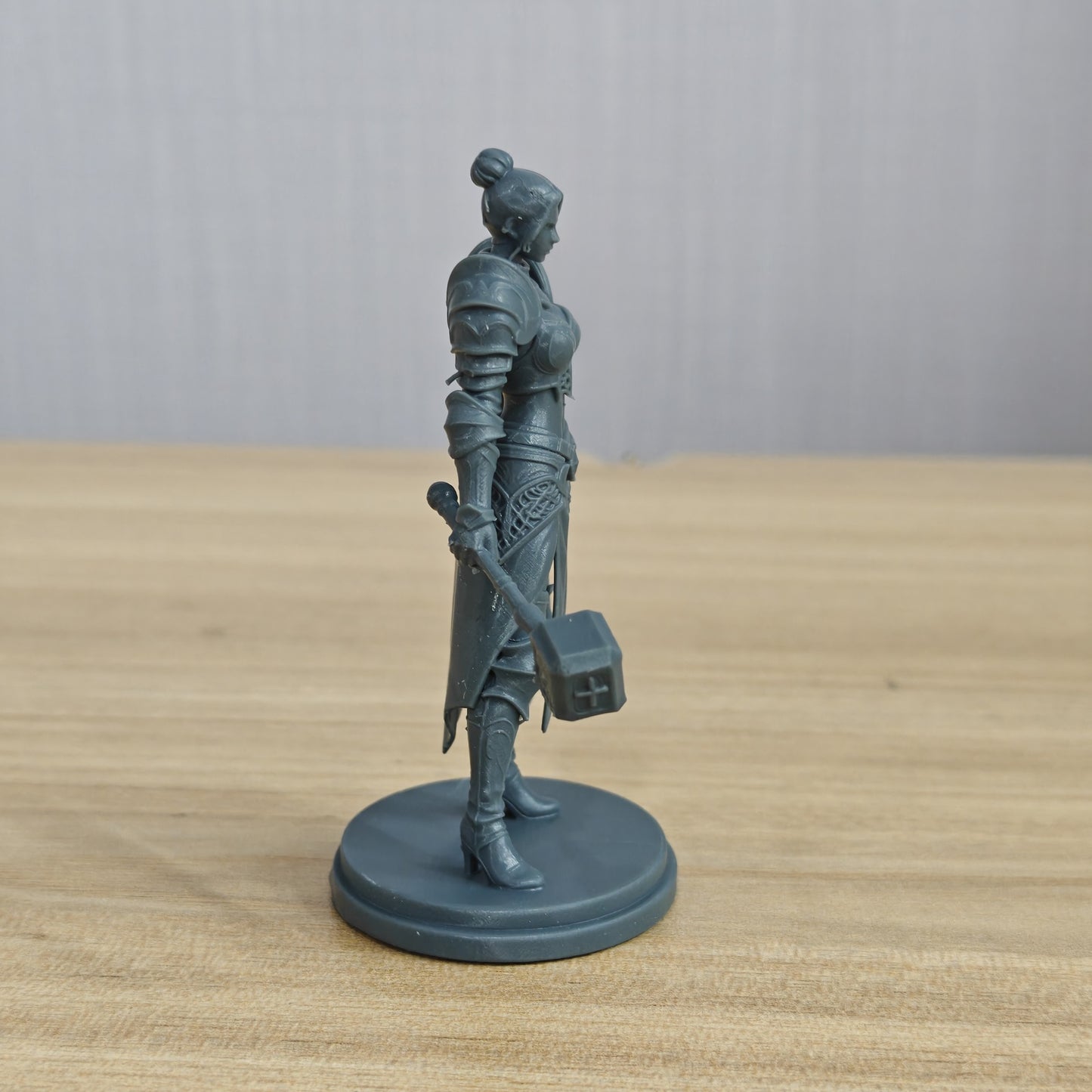 MRY-SFW LYTR1353 Gilt Pattern Holy Hammer Fantasy Female Knight 3D Printed Figure Model