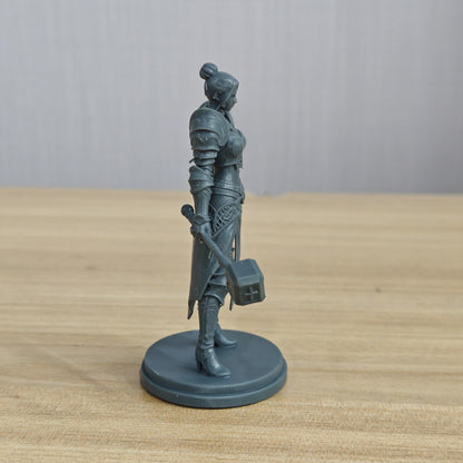 MRY-SFW LYTR1353 Gilt Pattern Holy Hammer Fantasy Female Knight 3D Printed Figure Model