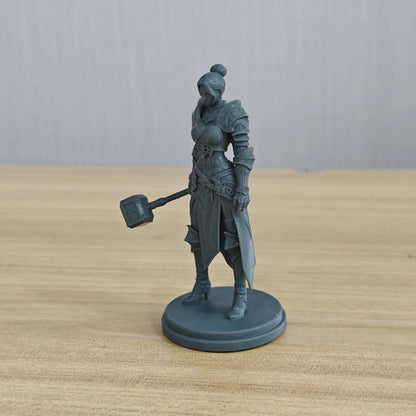 MRY-SFW LYTR1353 Gilt Pattern Holy Hammer Fantasy Female Knight 3D Printed Figure Model