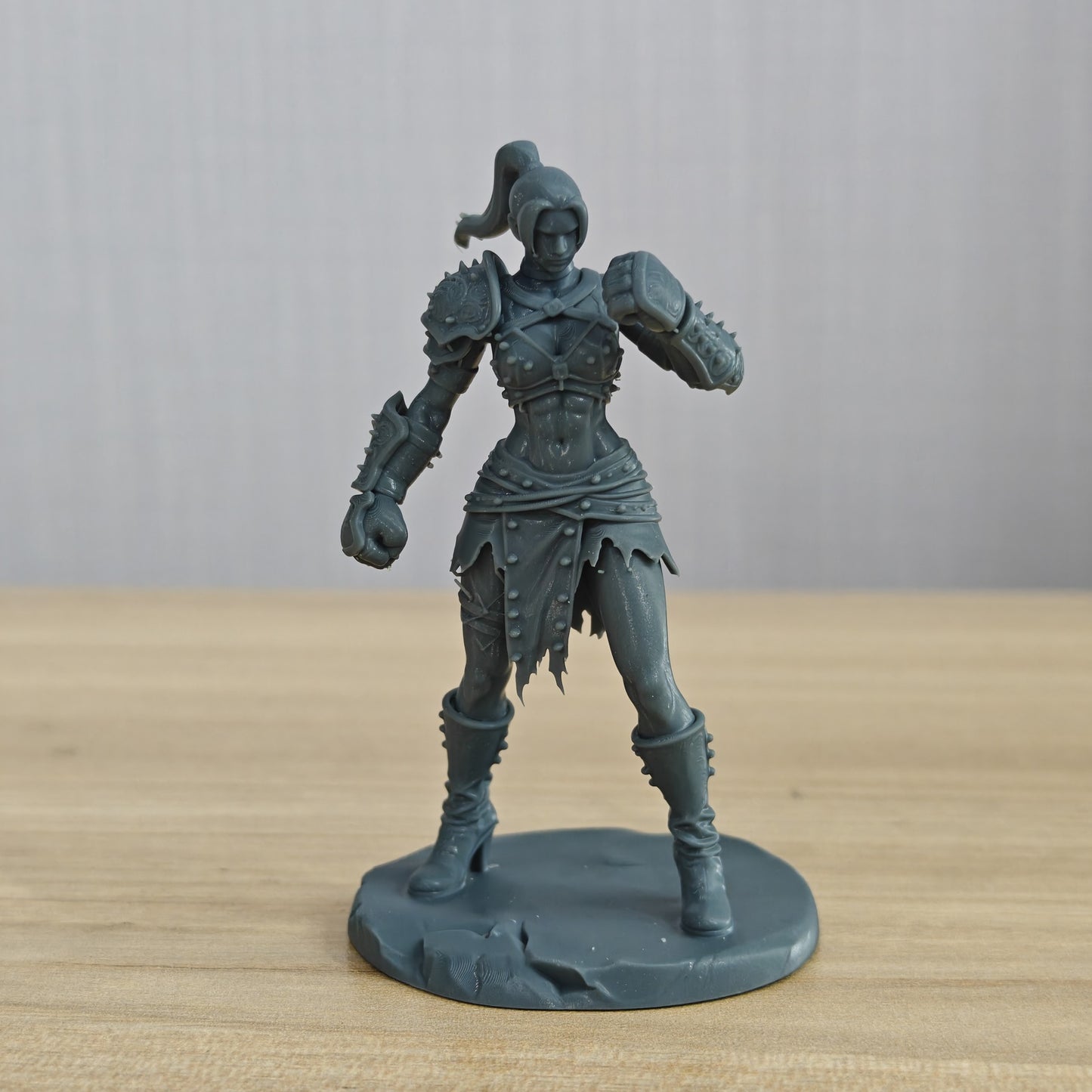 MRY-SFW LYTR1368 Rock Pattern Fist Armor Female Warrior Fantasy Warrior 3D Printed Figure Model