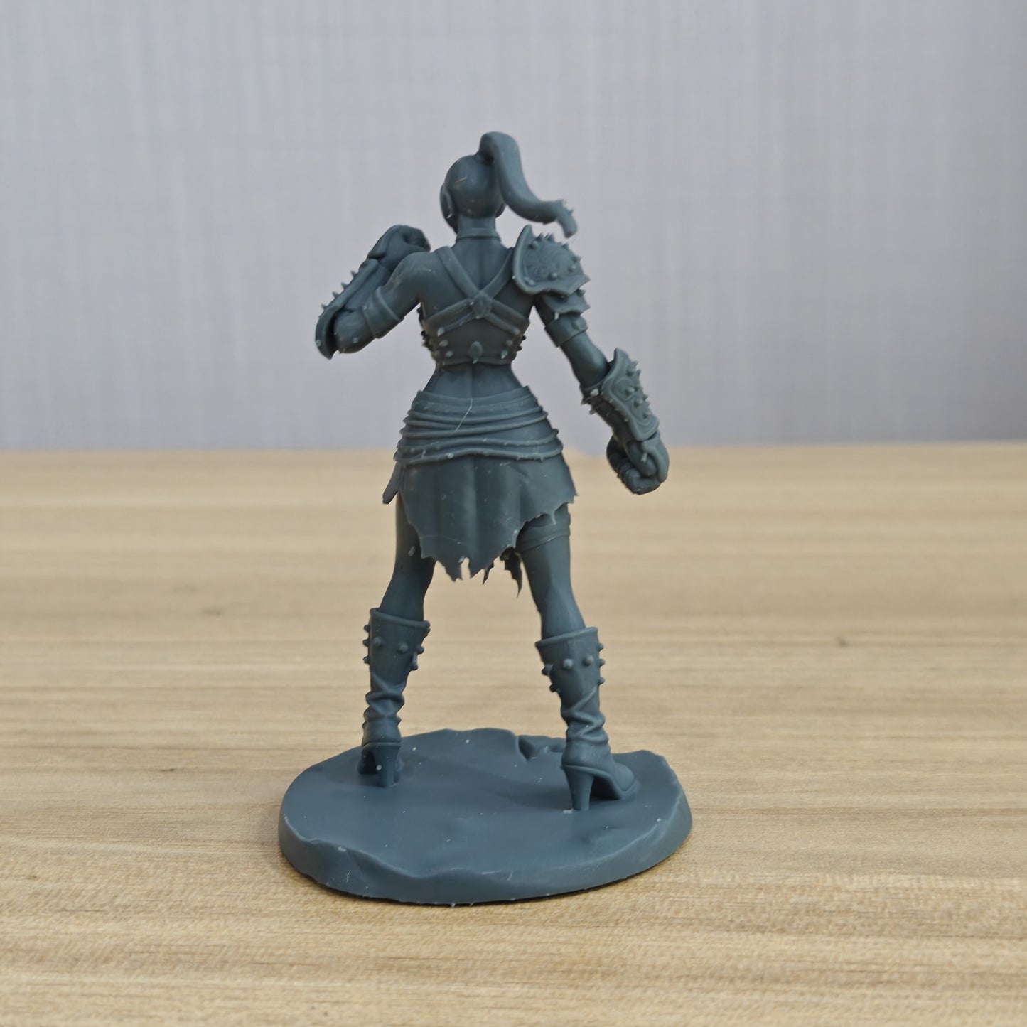 MRY-SFW LYTR1368 Rock Pattern Fist Armor Female Warrior Fantasy Warrior 3D Printed Figure Model