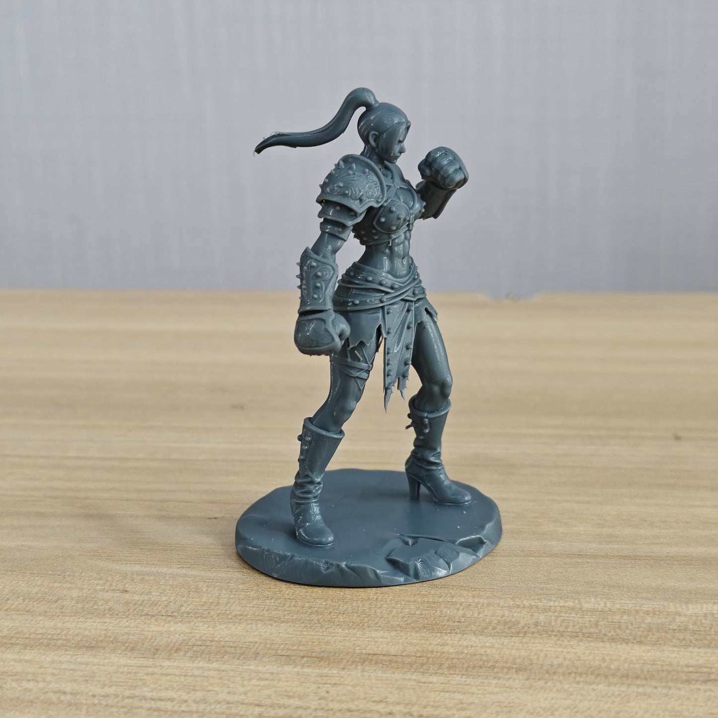 MRY-SFW LYTR1368 Rock Pattern Fist Armor Female Warrior Fantasy Warrior 3D Printed Figure Model