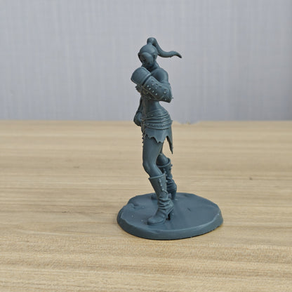 MRY-SFW LYTR1368 Rock Pattern Fist Armor Female Warrior Fantasy Warrior 3D Printed Figure Model