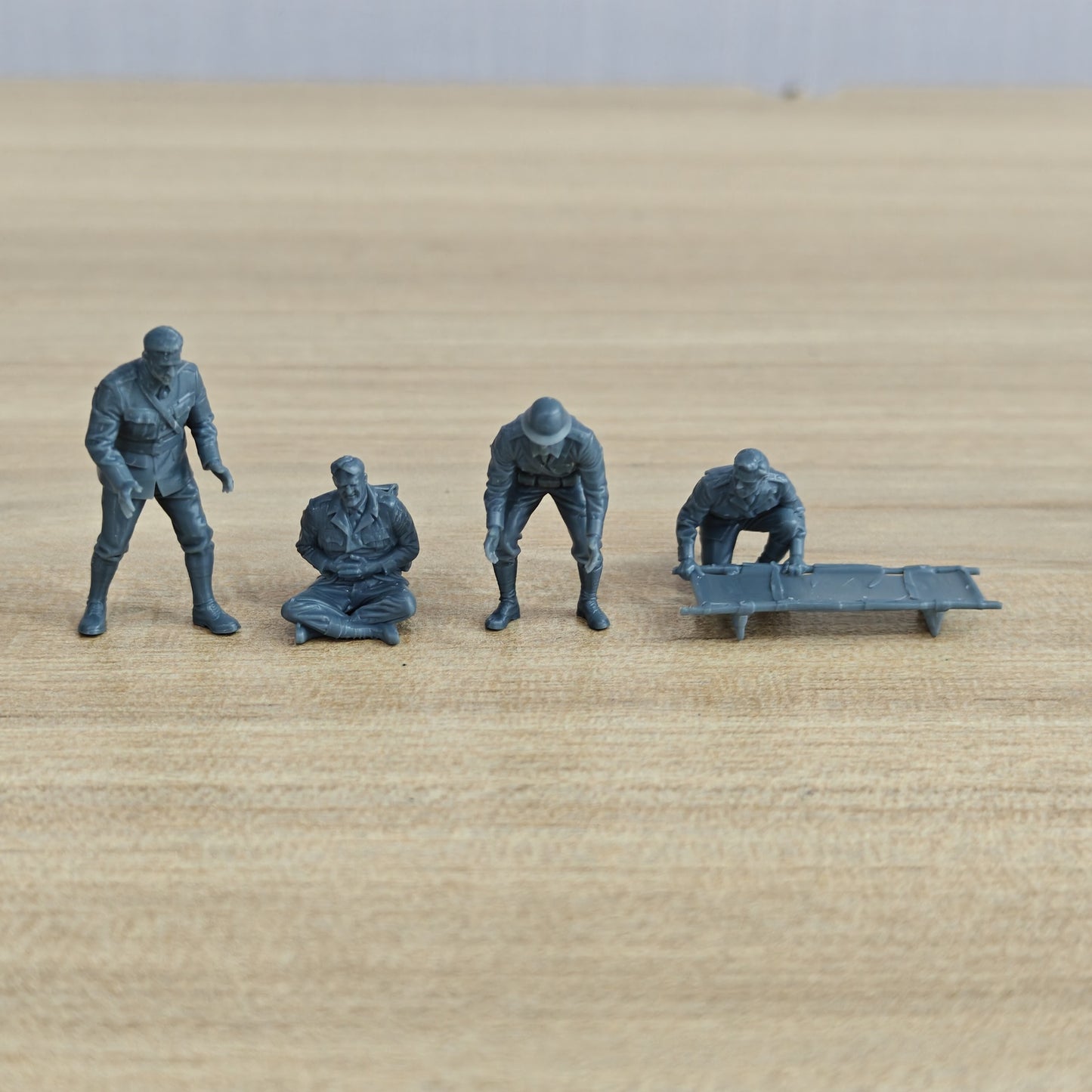 MRY-SFW SSTR1282 Dunkirk Evacuation British Squad Handing Over Casualties (4 Figures)