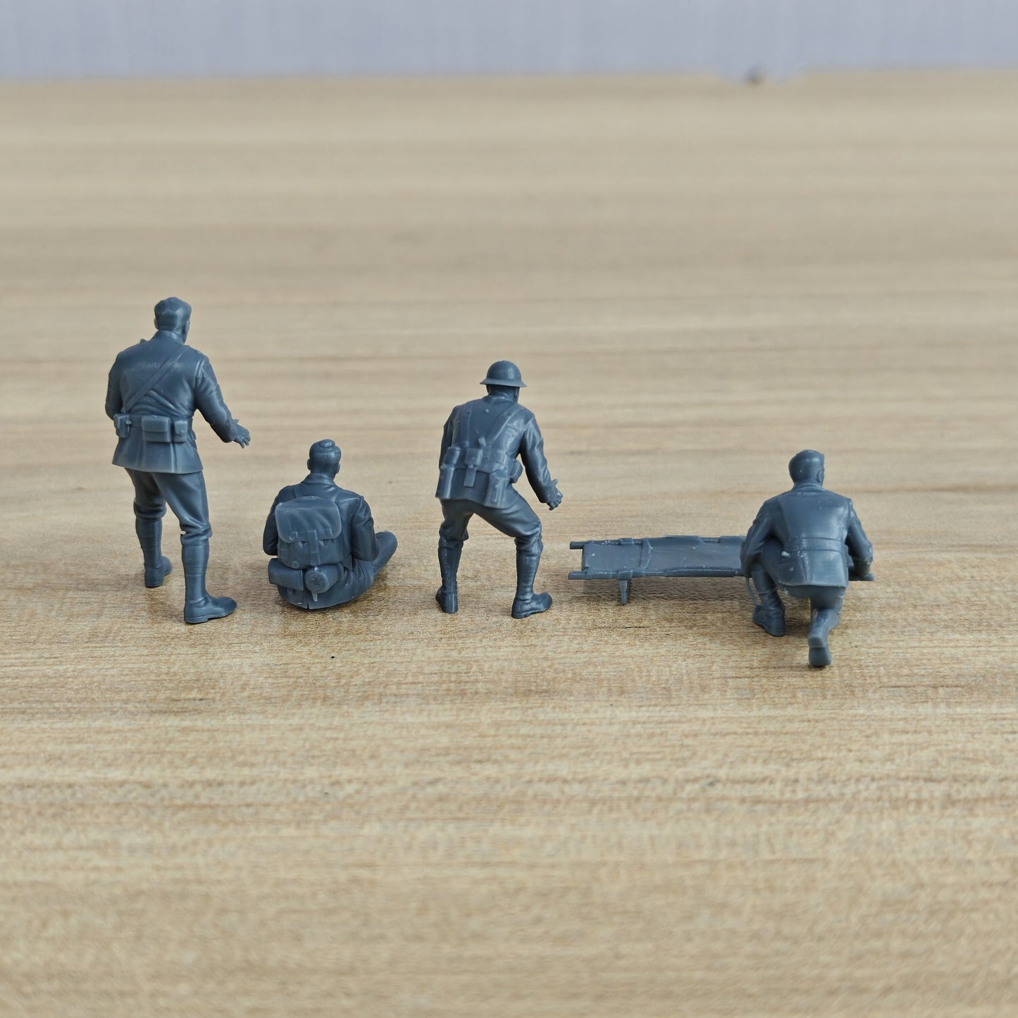 MRY-SFW SSTR1282 Dunkirk Evacuation British Squad Handing Over Casualties (4 Figures)