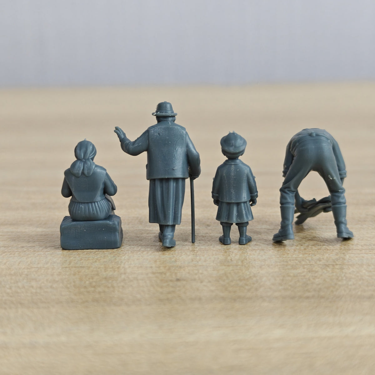MRY-SFW LYTR1103 WWII Civilian Figures Blitz Poland Ruins Su – LCD 3D printed resin model kit, image 2
