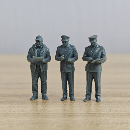 MRY-SFW SSTR1284 Dunkirk Evacuation British Civilian Father and Son Assisting Navy (3 Figures)