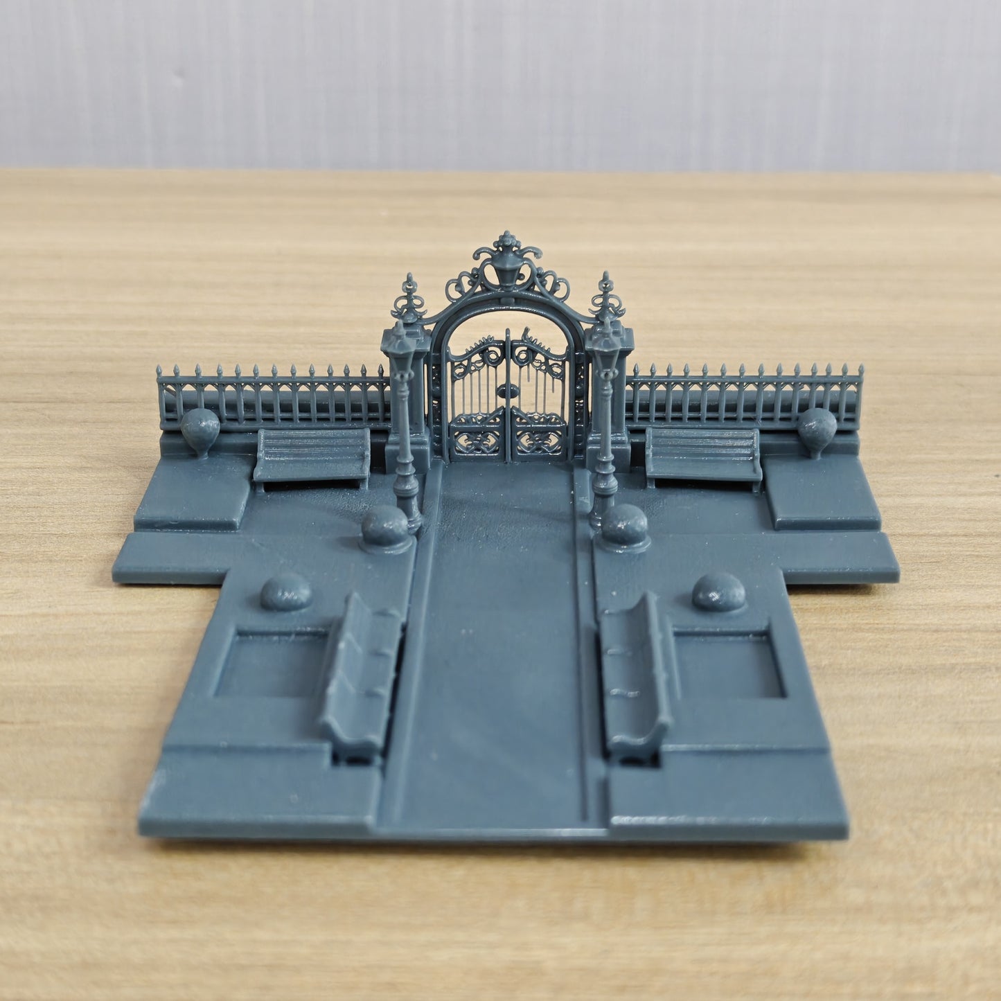 MRY-SFW LYTB1074 Vintage Diorama Scene Victorian Park Gate A 1/160