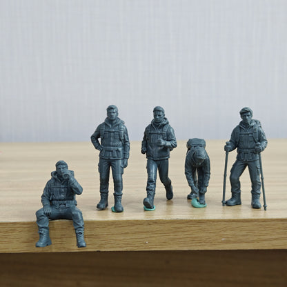 Ultra-Realistic Mountain Climber Resin Figurines Set of 5 ¨C Dynamic Poses with Professional Gear Details. Perfect for Outdoor Adventure Displays & Enthusiast Collections 1set MRY-SFW LYTR003