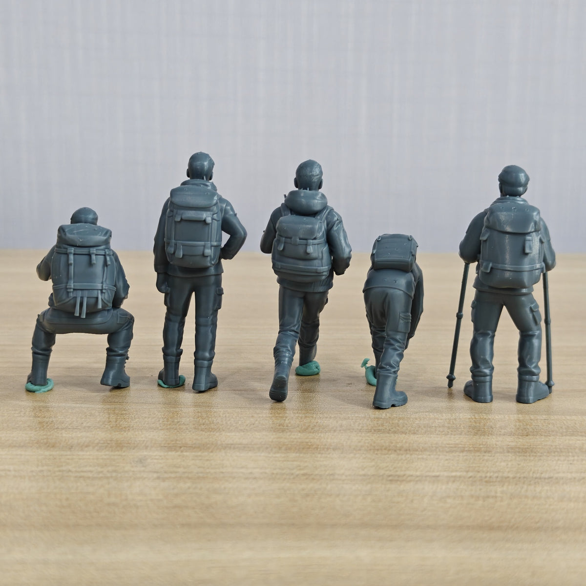 Ultra-Realistic Mountain Climber Resin Figurines Set of 5 ¨C Dynamic Poses with Professional Gear Details. Perfect for Outdoor Adventure Displays & Enthusiast Collections 1set MRY-SFW LYTR003