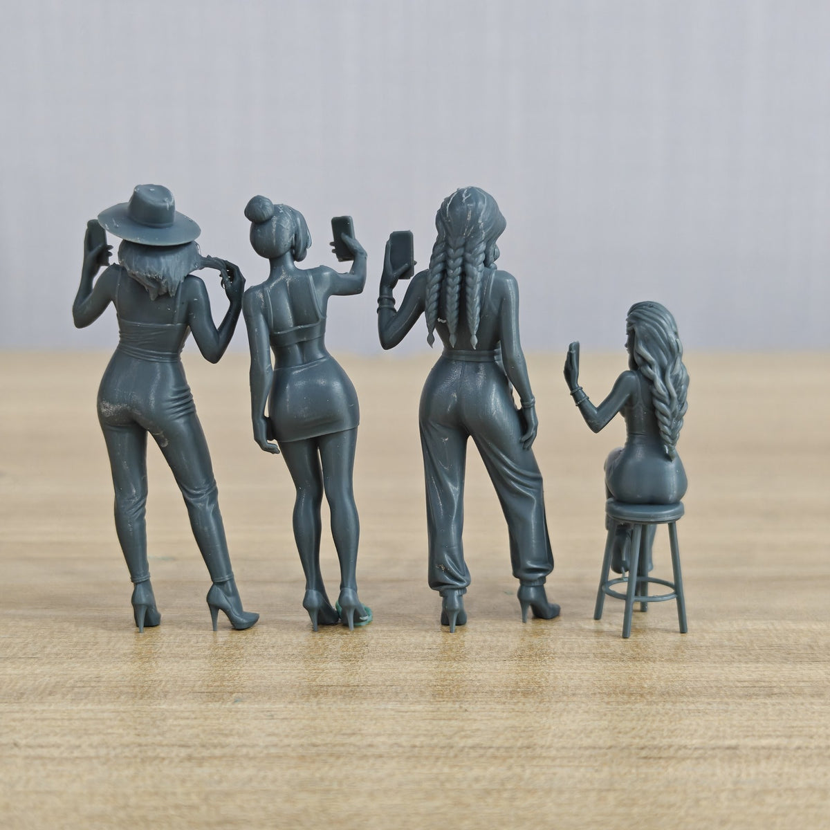 Selfie Woman Character Modern Model 4 pcs MRY-SFW LYTR942