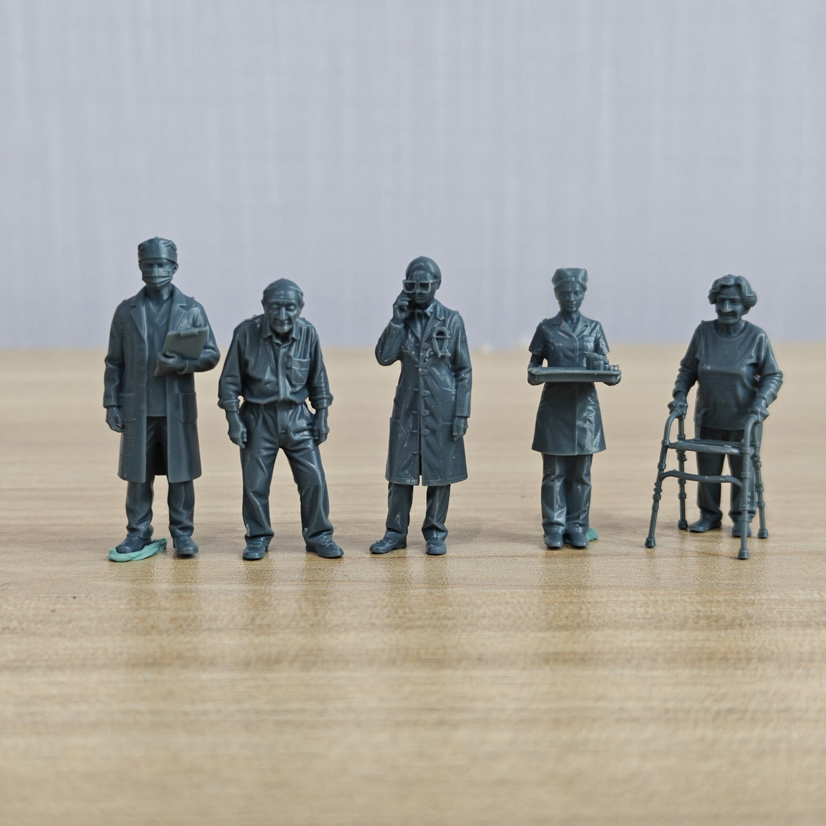 Medical Treatment Scene Resin Miniature Model 5-Piece Set - Medical Staff & Elderly Patients Unpainted DIY Model Painting Hospital Scene Decor 1set MRY-SFW LYTR026