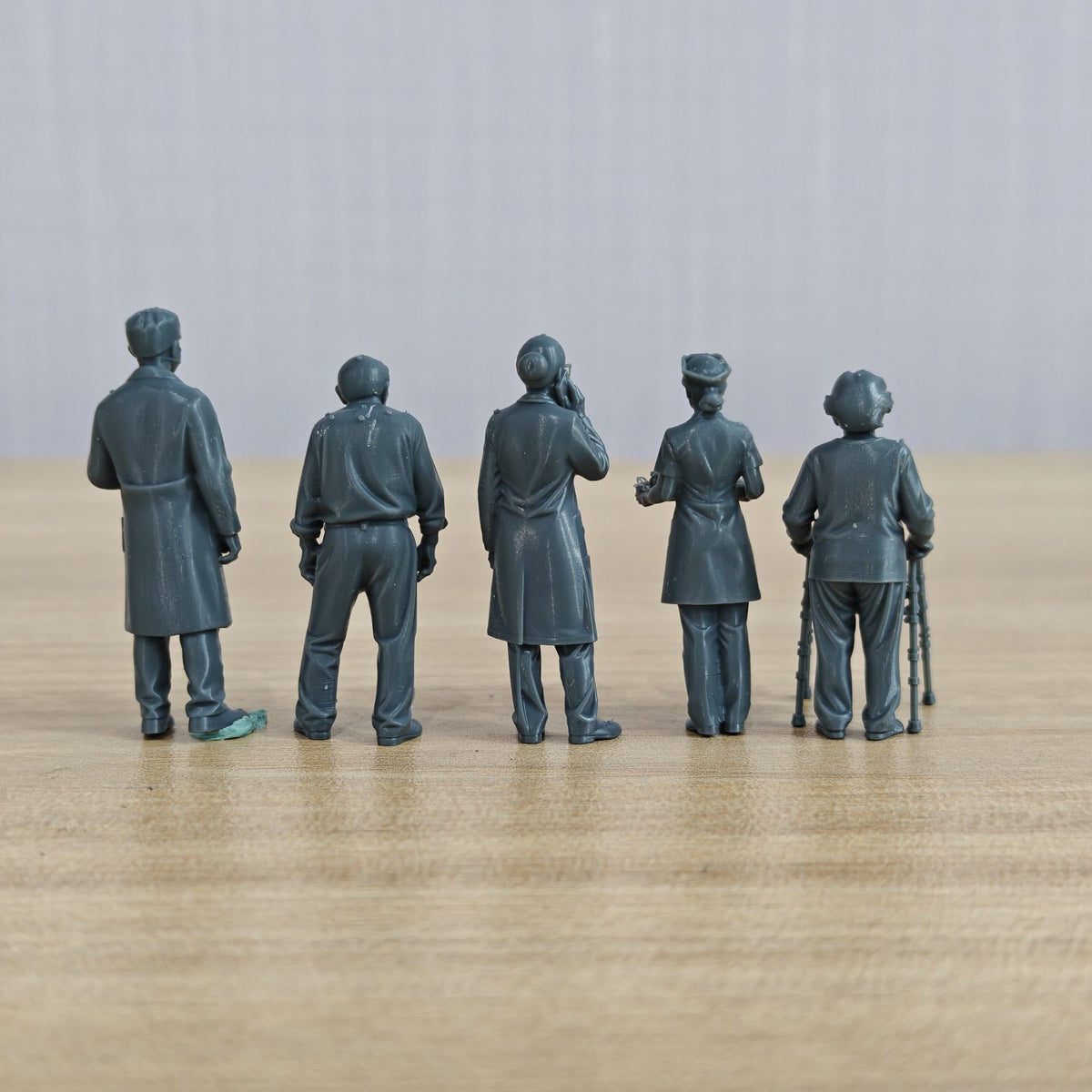 Medical Treatment Scene Resin Miniature Model 5-Piece Set - Medical Staff & Elderly Patients Unpainted DIY Model Painting Hospital Scene Decor 1set MRY-SFW LYTR026