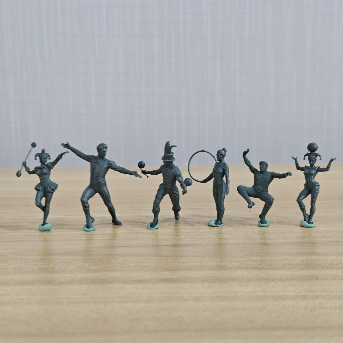 Circus Extravaganza Hexad 6-Figure Set, Acrobat Clown, DIY Paintingation Miniature Car Diorama Figures Scene Props Accessories Resin MRY-SFW LYTR416