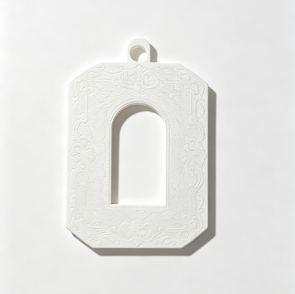 RHF0607 Lace embossed Gu Mei display frame, bar pendant, storage card holder, badge protection photo frame, heart-shaped hollowed-out Gu Mei props