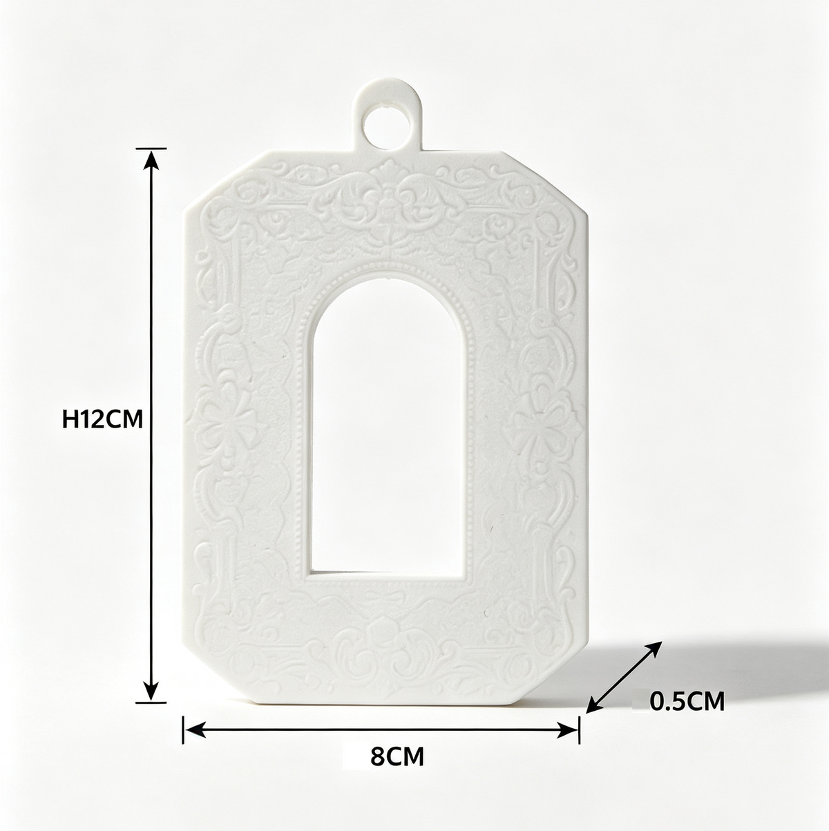 RHF0607 Lace embossed Gu Mei display frame, bar pendant, storage card holder, badge protection photo frame, heart-shaped hollowed-out Gu Mei props
