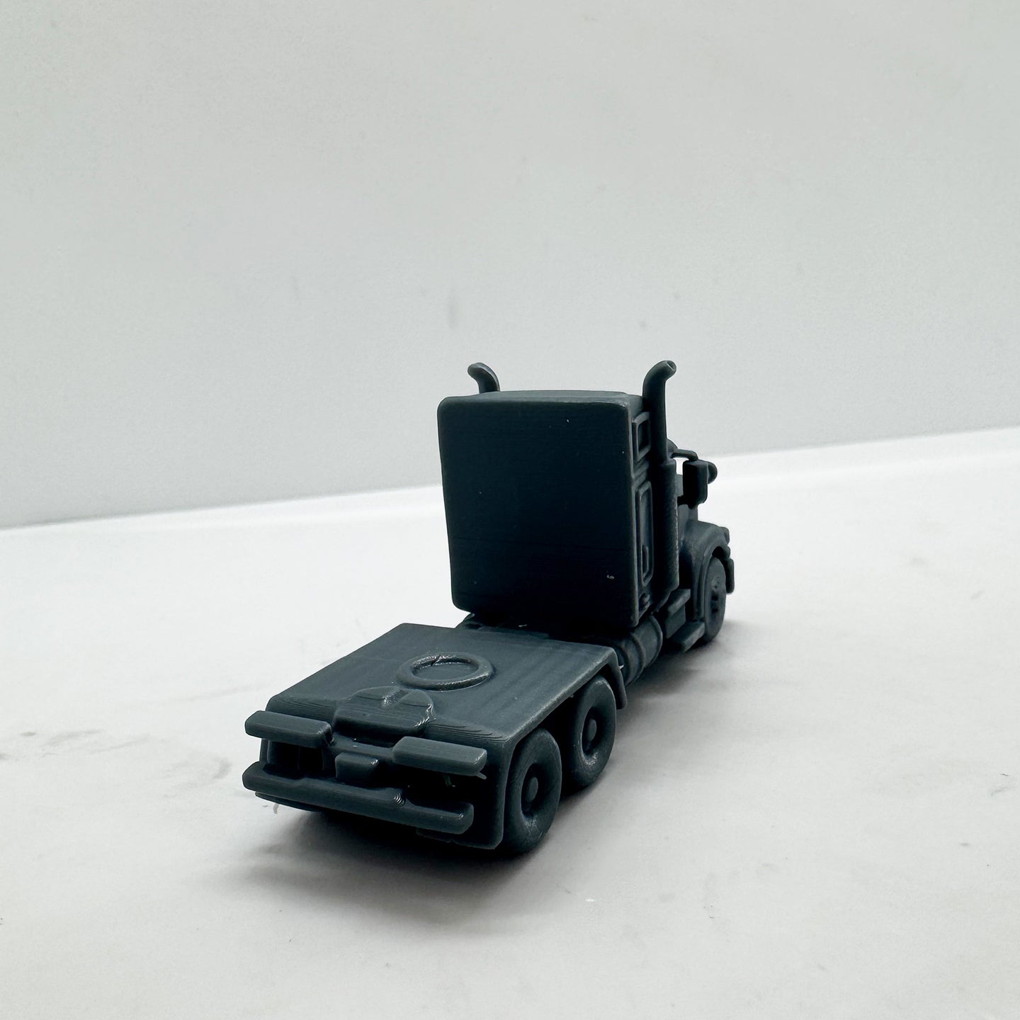 LYTS156 3D Printed American Heavy-Duty Truck - Large Truck Miniature Model for Dioramas & Collection Displays